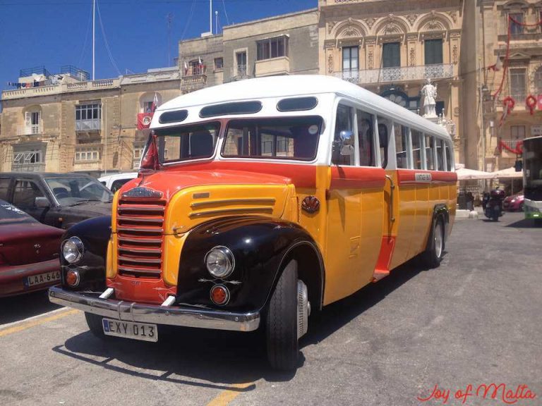 Időutazás vintage busszal Vallettából